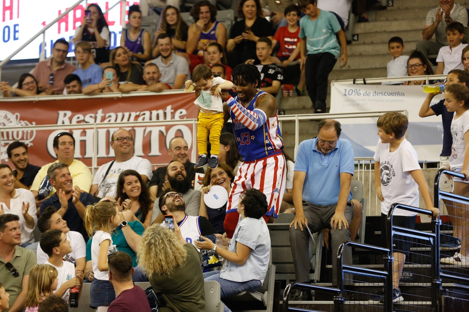 El Palacio de los Deportes de Granada fue el escenario de las espectaculares acrobacias con canastas de por medio del mítico equipo de Harlem