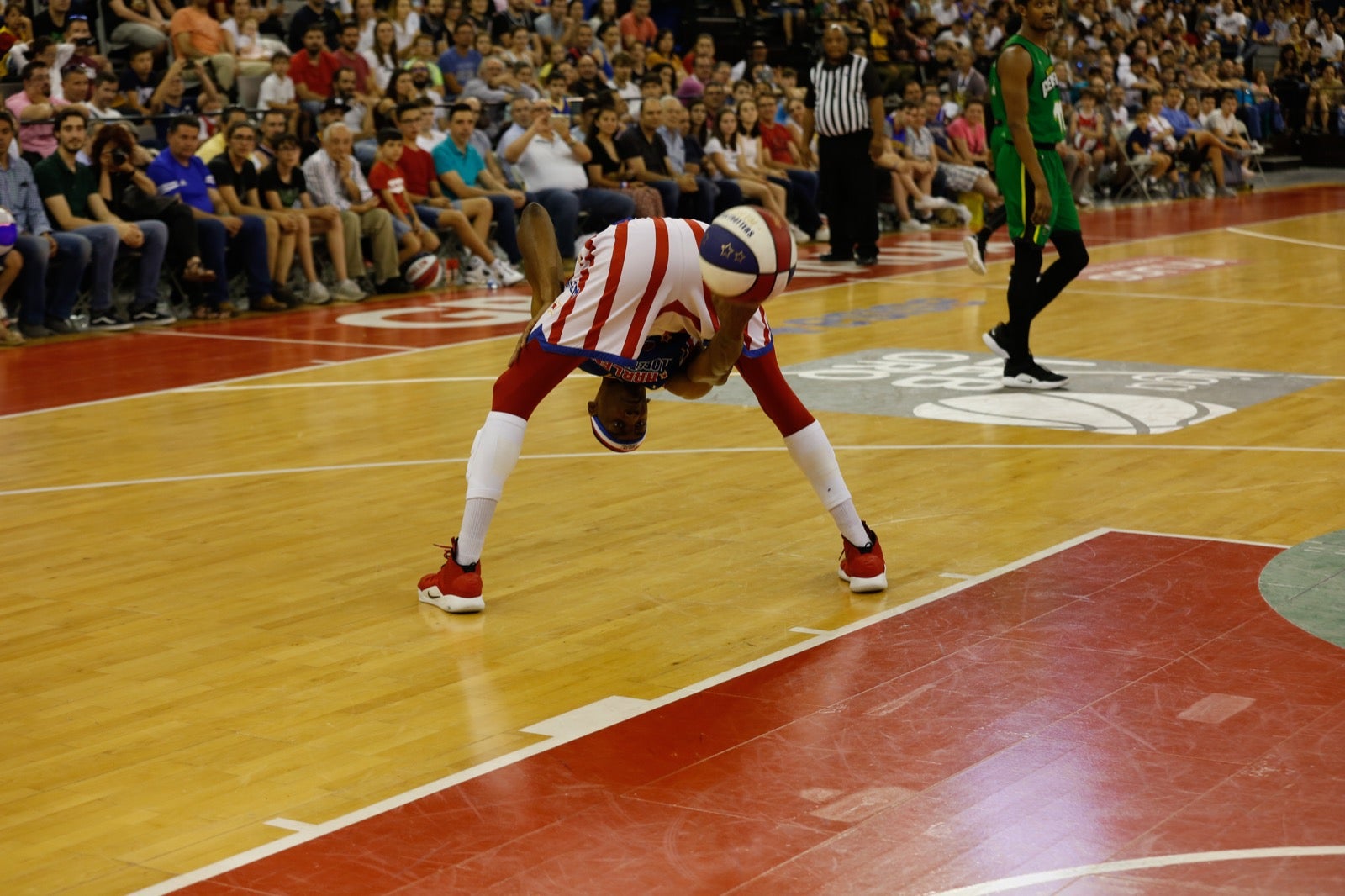 El Palacio de los Deportes de Granada fue el escenario de las espectaculares acrobacias con canastas de por medio del mítico equipo de Harlem