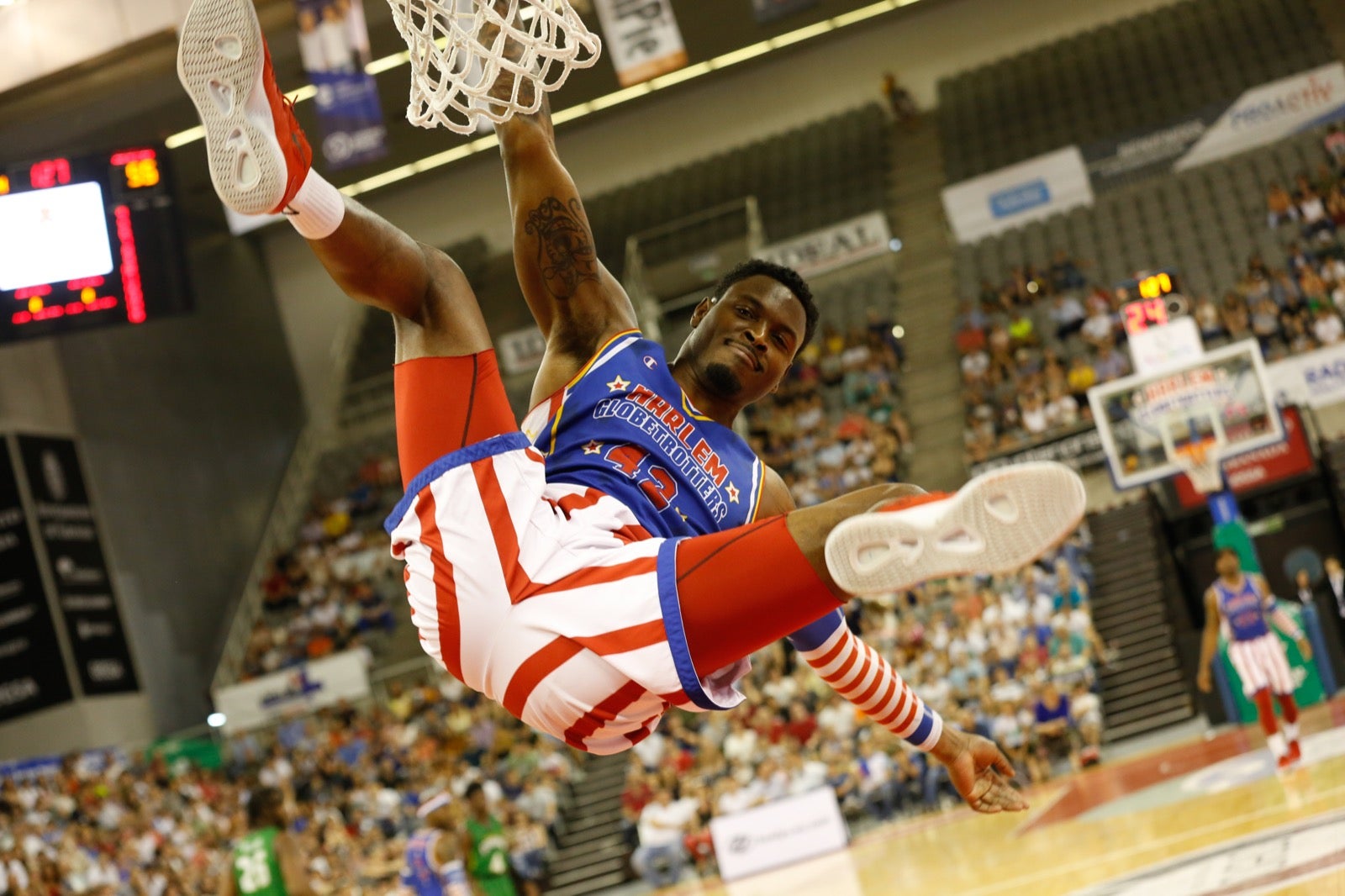 El Palacio de los Deportes de Granada fue el escenario de las espectaculares acrobacias con canastas de por medio del mítico equipo de Harlem