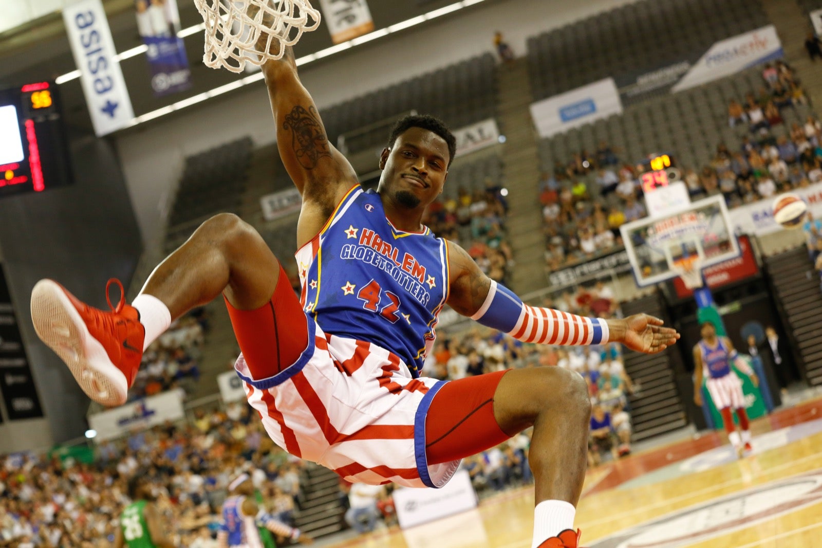 El Palacio de los Deportes de Granada fue el escenario de las espectaculares acrobacias con canastas de por medio del mítico equipo de Harlem