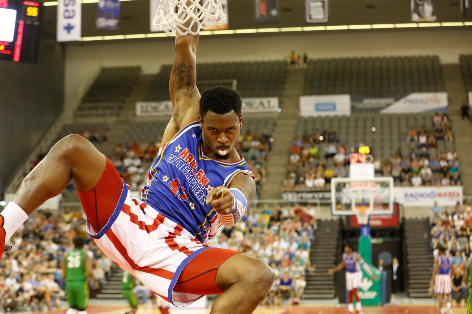 El Palacio de los Deportes de Granada fue el escenario de las espectaculares acrobacias con canastas de por medio del mítico equipo de Harlem