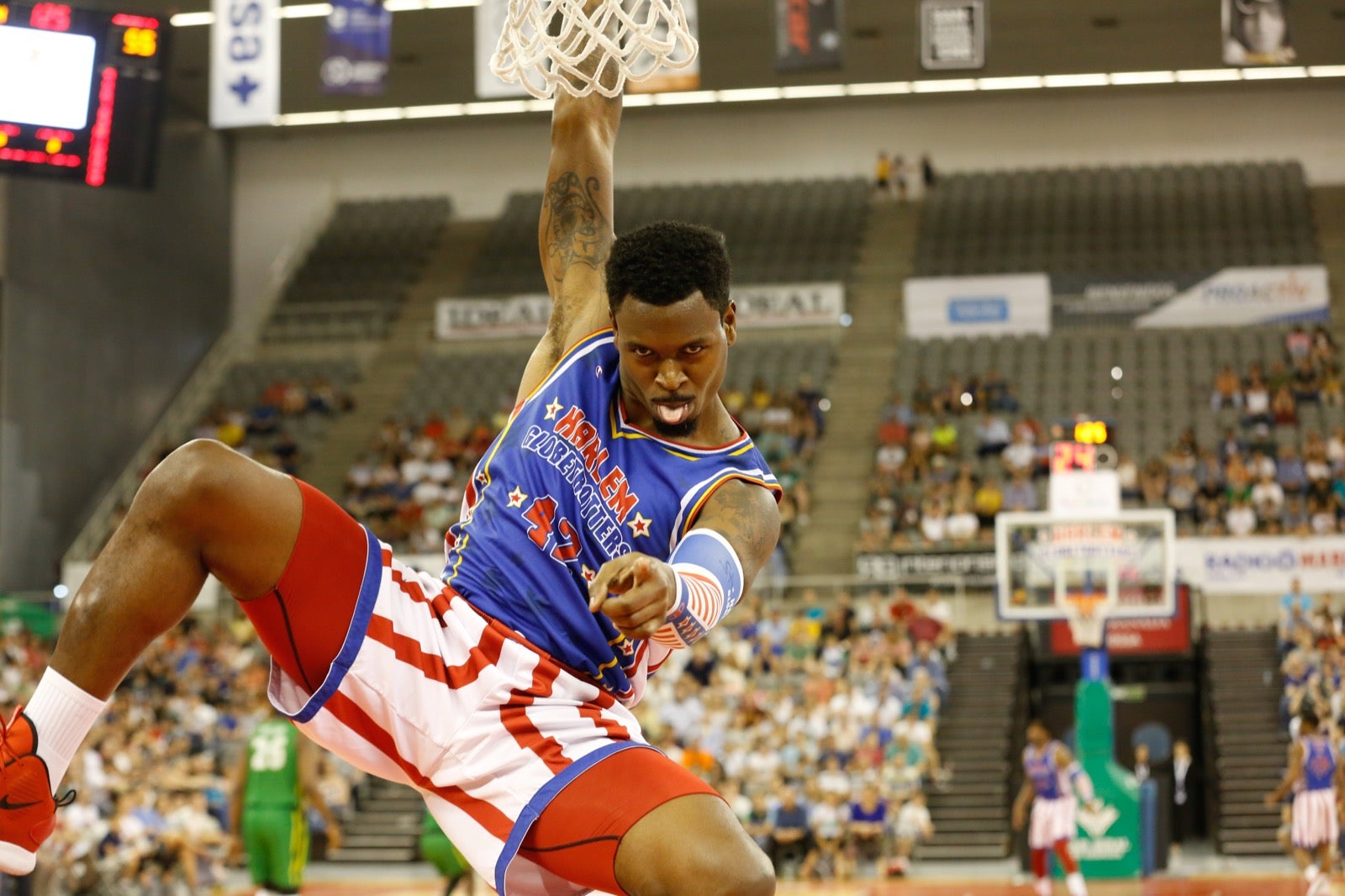 El Palacio de los Deportes de Granada fue el escenario de las espectaculares acrobacias con canastas de por medio del mítico equipo de Harlem