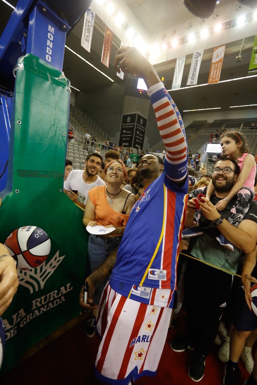 El Palacio de los Deportes de Granada fue el escenario de las espectaculares acrobacias con canastas de por medio del mítico equipo de Harlem