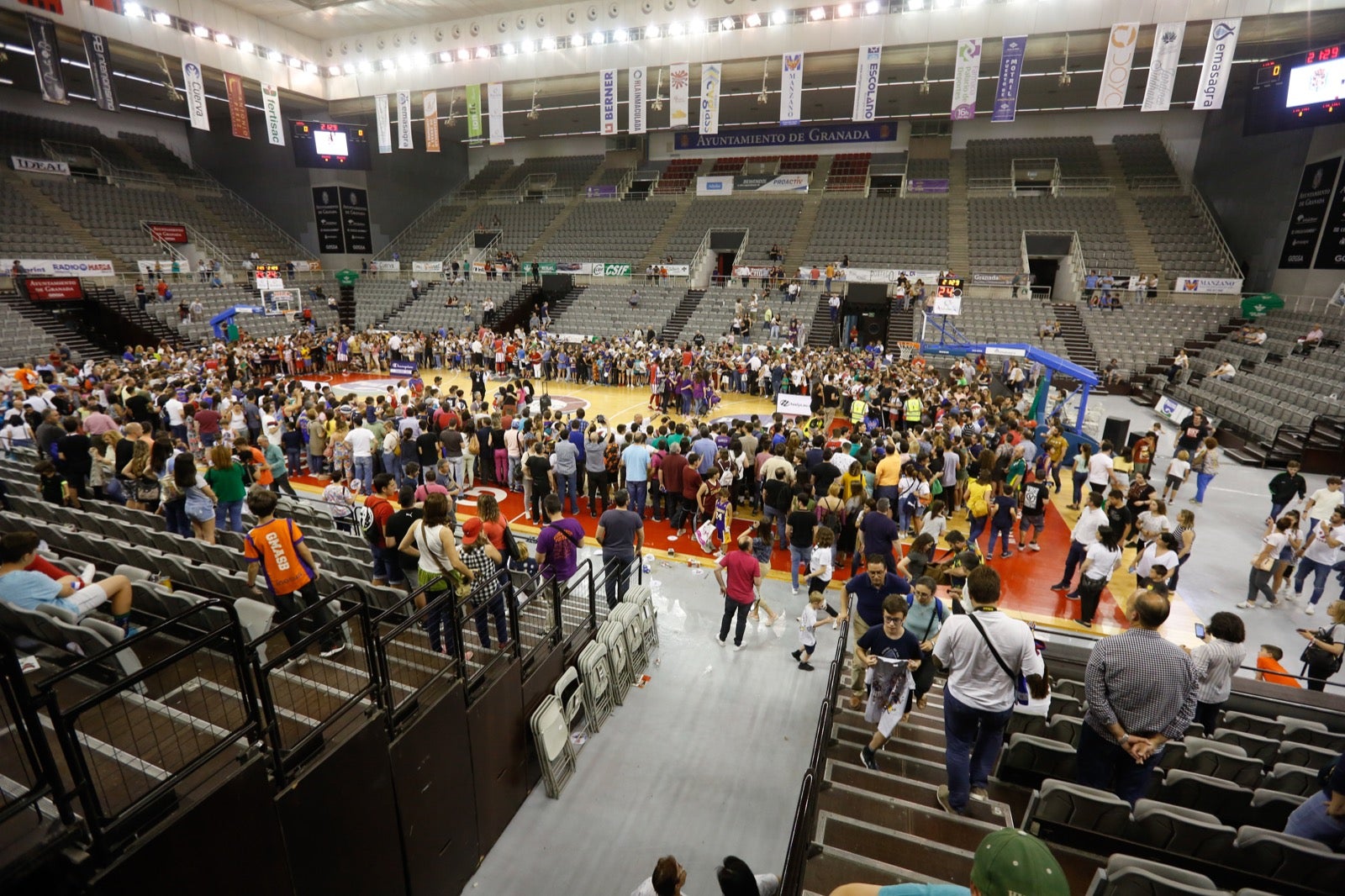 El Palacio de los Deportes de Granada fue el escenario de las espectaculares acrobacias con canastas de por medio del mítico equipo de Harlem