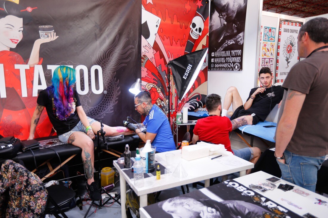 4.000 personas pasarán este fin de semana por la convención internacional de arte urbano y tatuaje, instalada en Fermasa