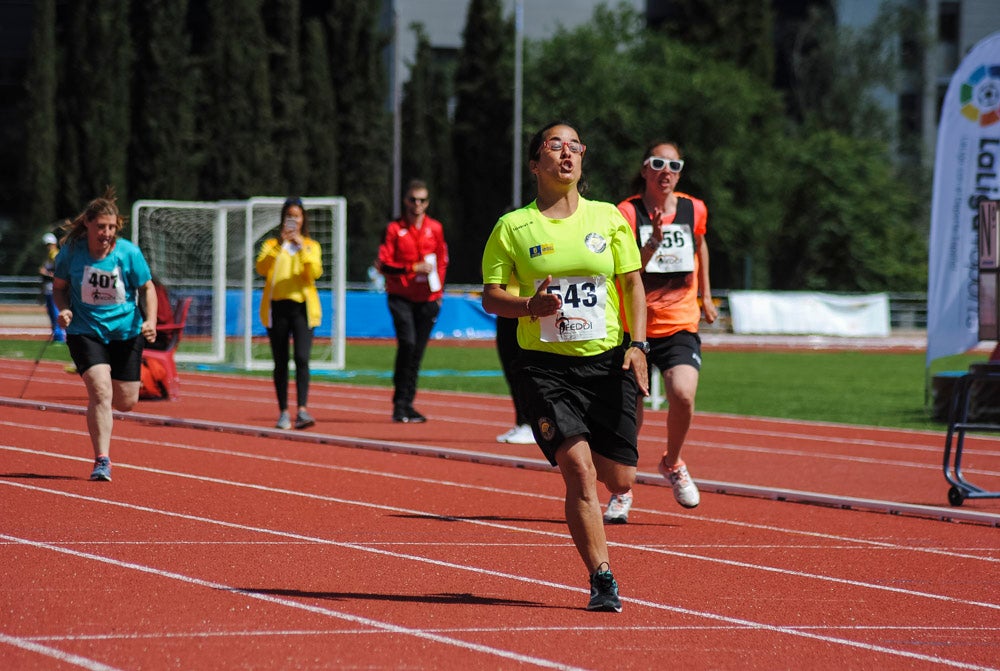 Cerca de trescientos deportistas se encuentran desde ayer en el Complejo Deportivo Núñez Blanca participando en las distintas pruebas de este Campeonato de España organizado por la FEDDI