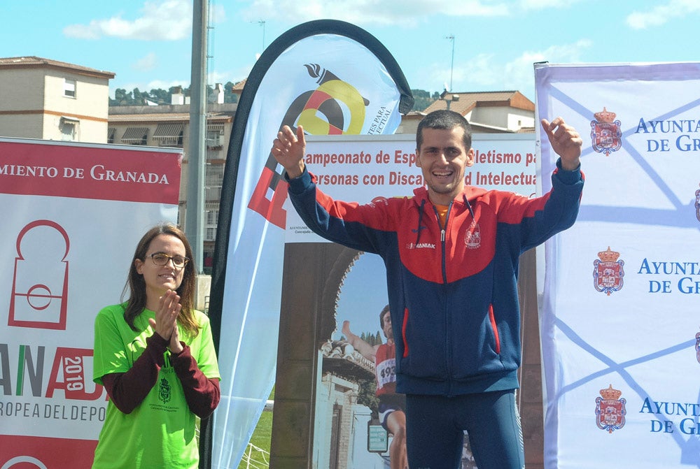 Cerca de trescientos deportistas se encuentran desde ayer en el Complejo Deportivo Núñez Blanca participando en las distintas pruebas de este Campeonato de España organizado por la FEDDI