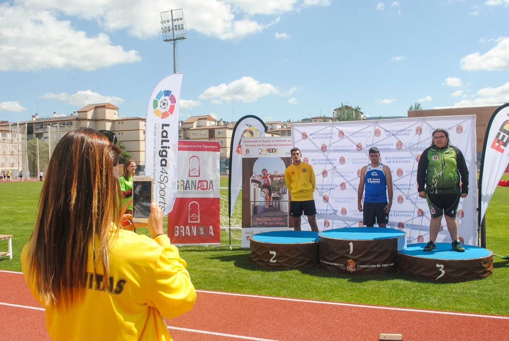 Cerca de trescientos deportistas se encuentran desde ayer en el Complejo Deportivo Núñez Blanca participando en las distintas pruebas de este Campeonato de España organizado por la FEDDI