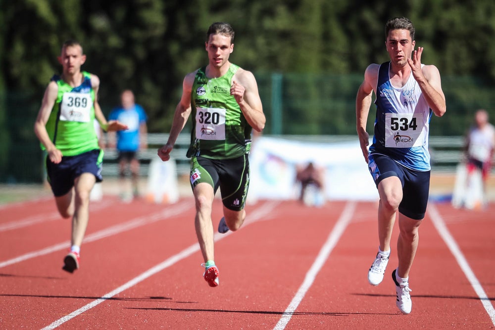 Cerca de trescientos deportistas se encuentran desde ayer en el Complejo Deportivo Núñez Blanca participando en las distintas pruebas de este Campeonato de España organizado por la FEDDI