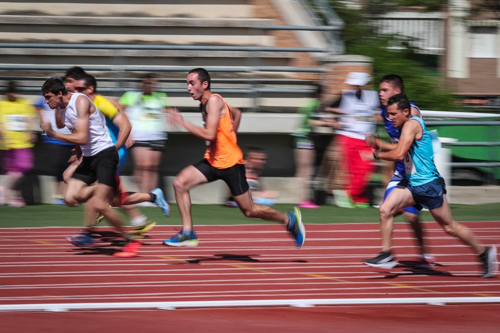 Cerca de trescientos deportistas se encuentran desde ayer en el Complejo Deportivo Núñez Blanca participando en las distintas pruebas de este Campeonato de España organizado por la FEDDI