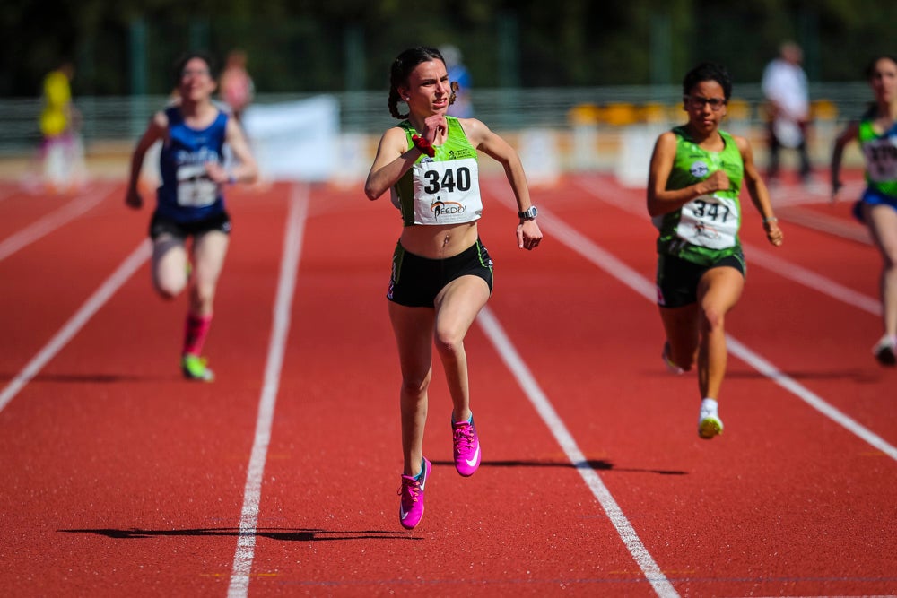 Cerca de trescientos deportistas se encuentran desde ayer en el Complejo Deportivo Núñez Blanca participando en las distintas pruebas de este Campeonato de España organizado por la FEDDI