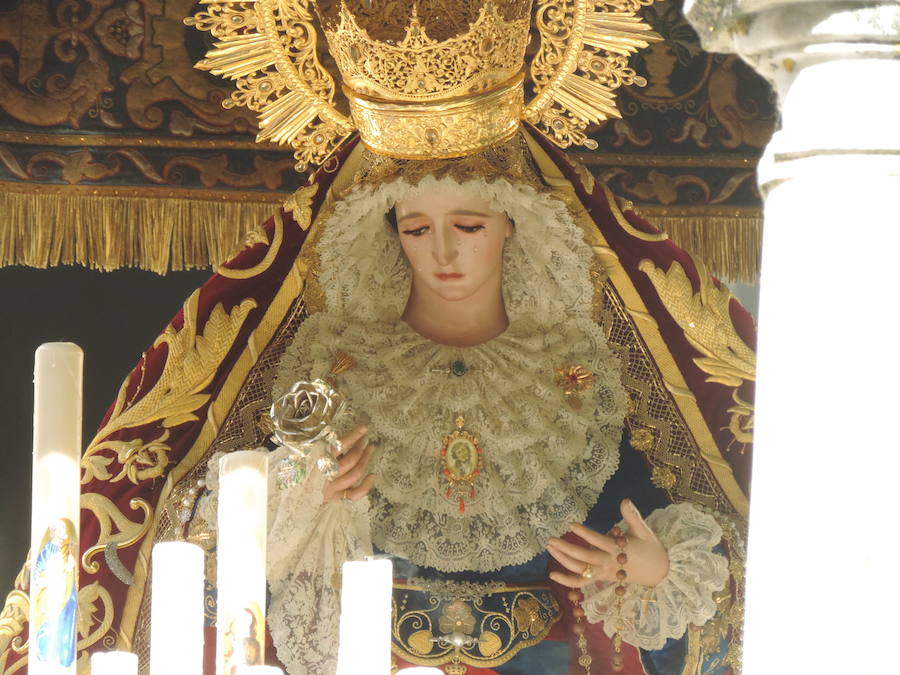 Aquí puedes ver una seleción de las mejores imágenes del recorrido de la Virgen de las Maravillas por las calles de la capital