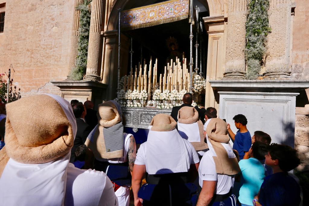 Aquí puedes ver una seleción de las mejores imágenes del recorrido de la Virgen de las Maravillas por las calles de la capital