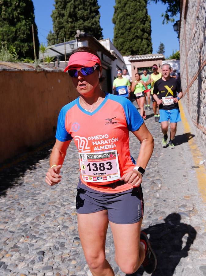 Un total de 13.1 kilómetros, dos menos que la pasada edición, y un desnivel acumulado de 207 metros de auténtica belleza por los barrios del Albaicín y el Sacromonte, dejando la Alhambra a la espalda, sin dejar de recorrer también los espacios más emblemáticos de la capital