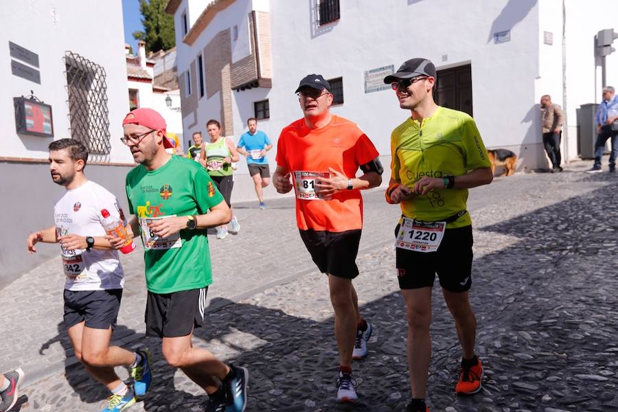 Un total de 13.1 kilómetros, dos menos que la pasada edición, y un desnivel acumulado de 207 metros de auténtica belleza por los barrios del Albaicín y el Sacromonte, dejando la Alhambra a la espalda, sin dejar de recorrer también los espacios más emblemáticos de la capital