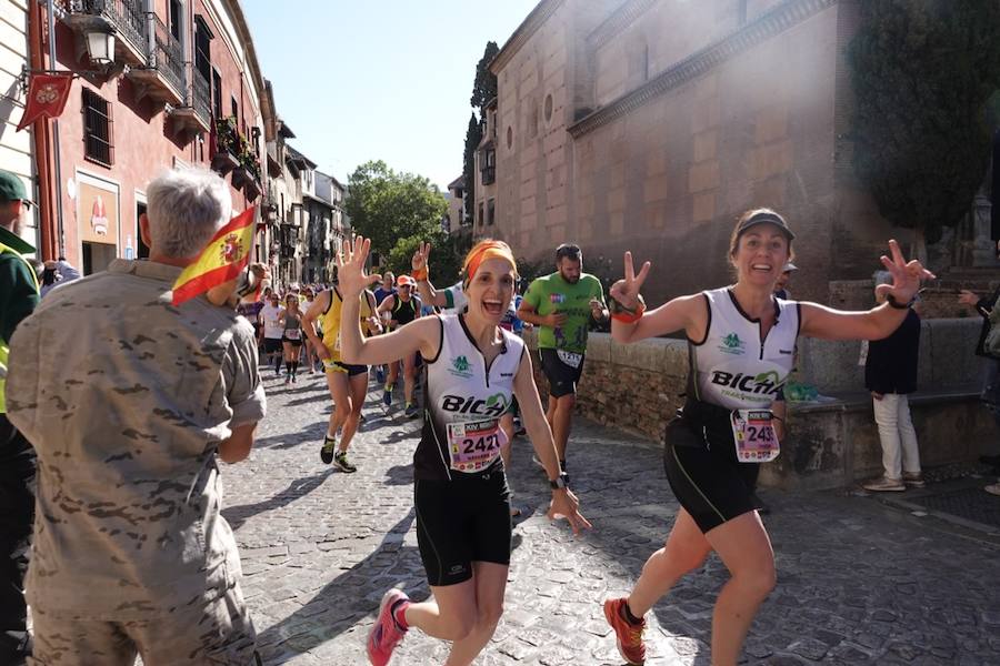 Un total de 13.1 kilómetros, dos menos que la pasada edición, y un desnivel acumulado de 207 metros de auténtica belleza por los barrios del Albaicín y el Sacromonte, dejando la Alhambra a la espalda, sin dejar de recorrer también los espacios más emblemáticos de la capital