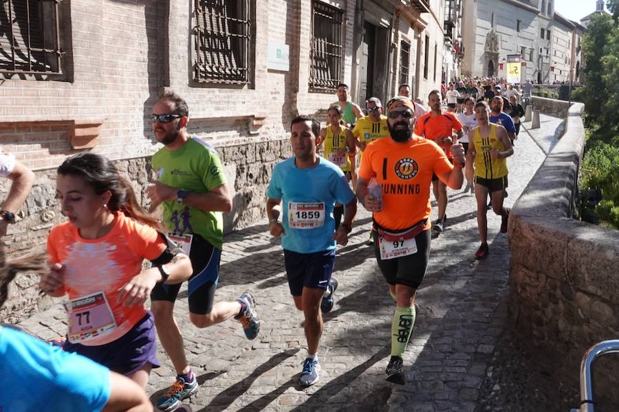 Un total de 13.1 kilómetros, dos menos que la pasada edición, y un desnivel acumulado de 207 metros de auténtica belleza por los barrios del Albaicín y el Sacromonte, dejando la Alhambra a la espalda, sin dejar de recorrer también los espacios más emblemáticos de la capital