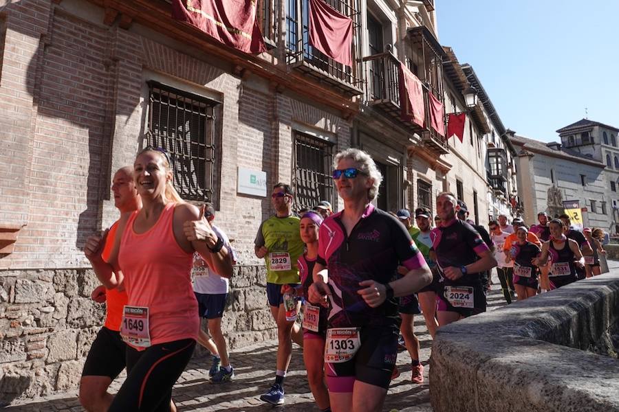 Un total de 13.1 kilómetros, dos menos que la pasada edición, y un desnivel acumulado de 207 metros de auténtica belleza por los barrios del Albaicín y el Sacromonte, dejando la Alhambra a la espalda, sin dejar de recorrer también los espacios más emblemáticos de la capital