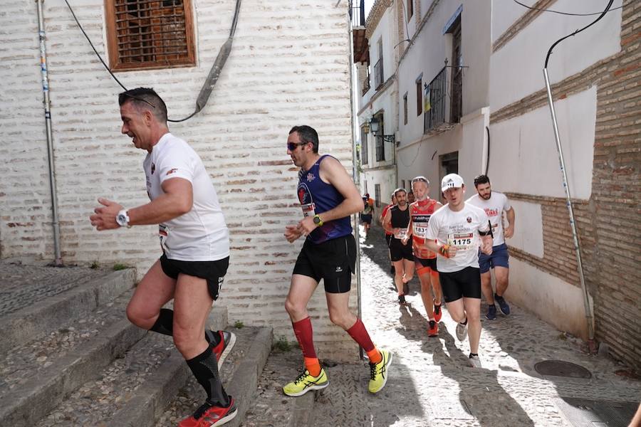 Un total de 13.1 kilómetros, dos menos que la pasada edición, y un desnivel acumulado de 207 metros de auténtica belleza por los barrios del Albaicín y el Sacromonte, dejando la Alhambra a la espalda, sin dejar de recorrer también los espacios más emblemáticos de la capital