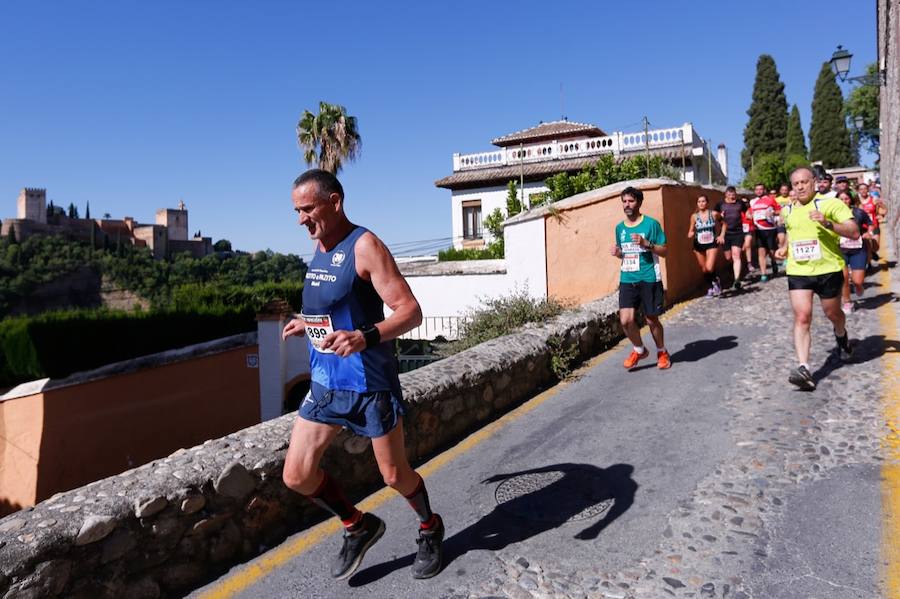 Un total de 13.1 kilómetros, dos menos que la pasada edición, y un desnivel acumulado de 207 metros de auténtica belleza por los barrios del Albaicín y el Sacromonte, dejando la Alhambra a la espalda, sin dejar de recorrer también los espacios más emblemáticos de la capital