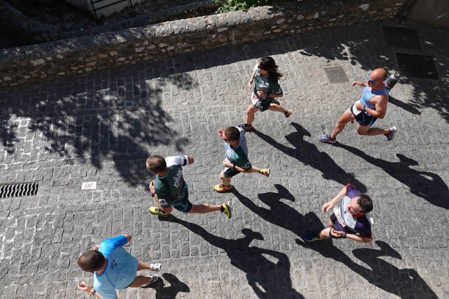 Un total de 13.1 kilómetros, dos menos que la pasada edición, y un desnivel acumulado de 207 metros de auténtica belleza por los barrios del Albaicín y el Sacromonte, dejando la Alhambra a la espalda, sin dejar de recorrer también los espacios más emblemáticos de la capital