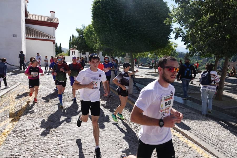 Un total de 13.1 kilómetros, dos menos que la pasada edición, y un desnivel acumulado de 207 metros de auténtica belleza por los barrios del Albaicín y el Sacromonte, dejando la Alhambra a la espalda, sin dejar de recorrer también los espacios más emblemáticos de la capital