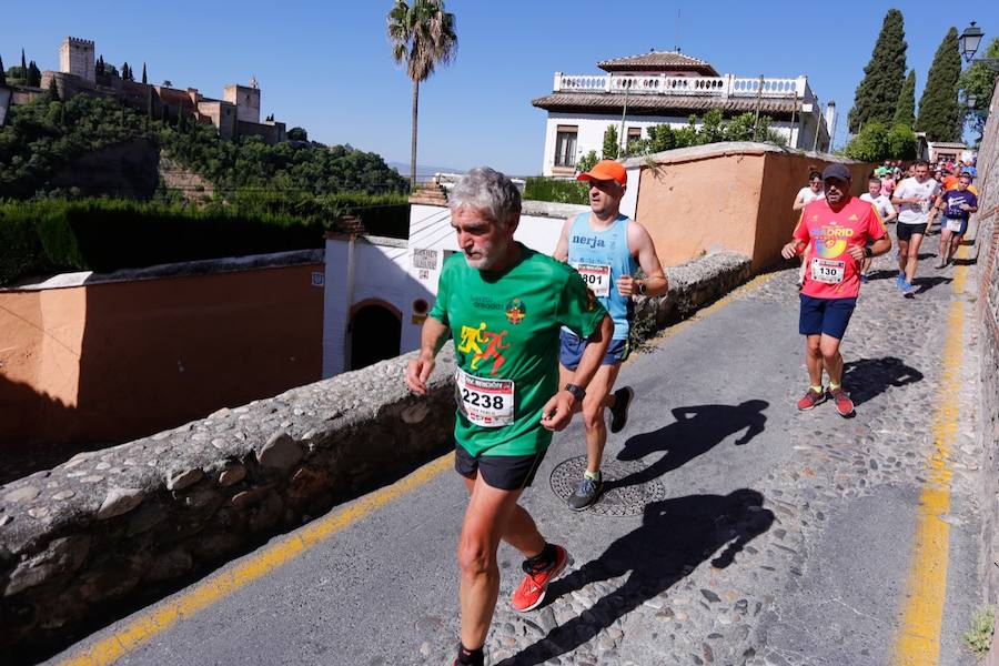 Un total de 13.1 kilómetros, dos menos que la pasada edición, y un desnivel acumulado de 207 metros de auténtica belleza por los barrios del Albaicín y el Sacromonte, dejando la Alhambra a la espalda, sin dejar de recorrer también los espacios más emblemáticos de la capital