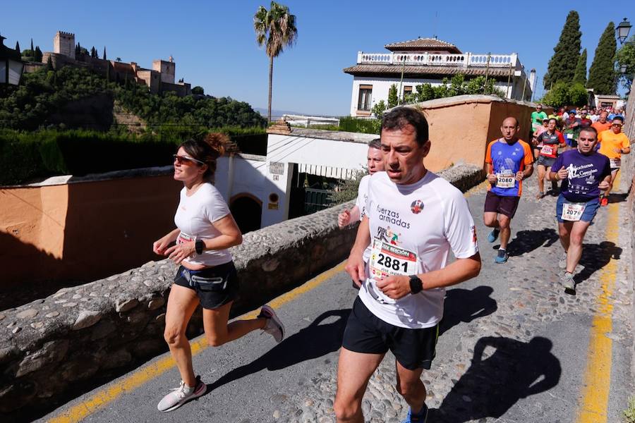 Un total de 13.1 kilómetros, dos menos que la pasada edición, y un desnivel acumulado de 207 metros de auténtica belleza por los barrios del Albaicín y el Sacromonte, dejando la Alhambra a la espalda, sin dejar de recorrer también los espacios más emblemáticos de la capital