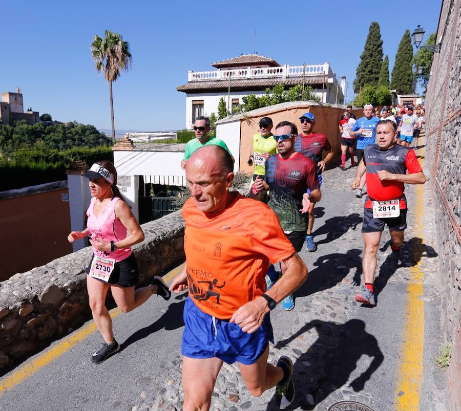 Un total de 13.1 kilómetros, dos menos que la pasada edición, y un desnivel acumulado de 207 metros de auténtica belleza por los barrios del Albaicín y el Sacromonte, dejando la Alhambra a la espalda, sin dejar de recorrer también los espacios más emblemáticos de la capital