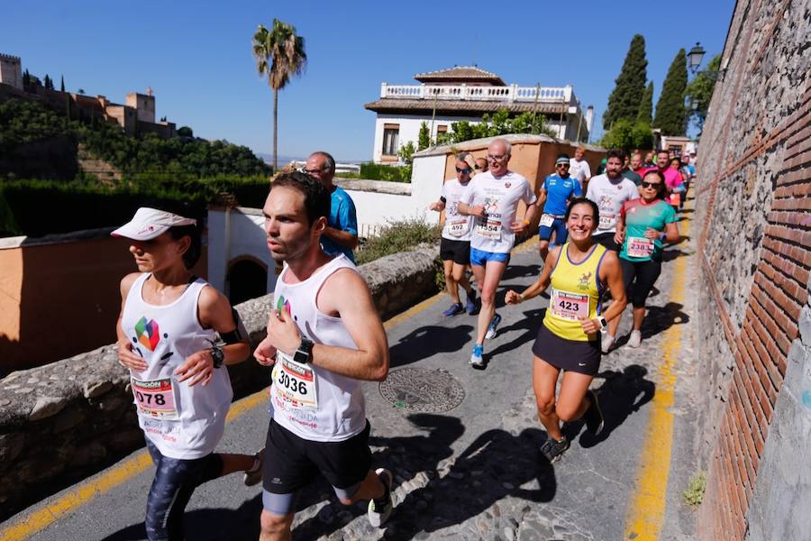 Un total de 13.1 kilómetros, dos menos que la pasada edición, y un desnivel acumulado de 207 metros de auténtica belleza por los barrios del Albaicín y el Sacromonte, dejando la Alhambra a la espalda, sin dejar de recorrer también los espacios más emblemáticos de la capital