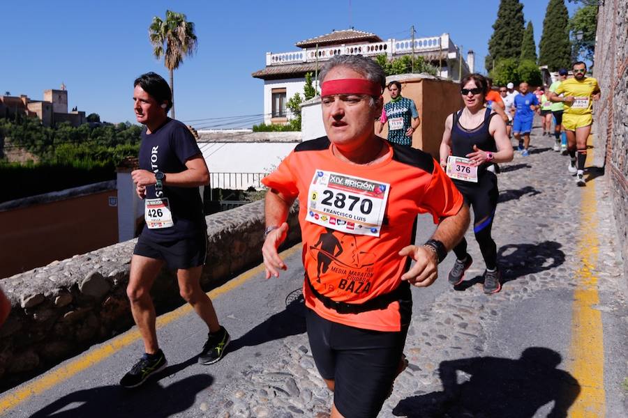 Un total de 13.1 kilómetros, dos menos que la pasada edición, y un desnivel acumulado de 207 metros de auténtica belleza por los barrios del Albaicín y el Sacromonte, dejando la Alhambra a la espalda, sin dejar de recorrer también los espacios más emblemáticos de la capital