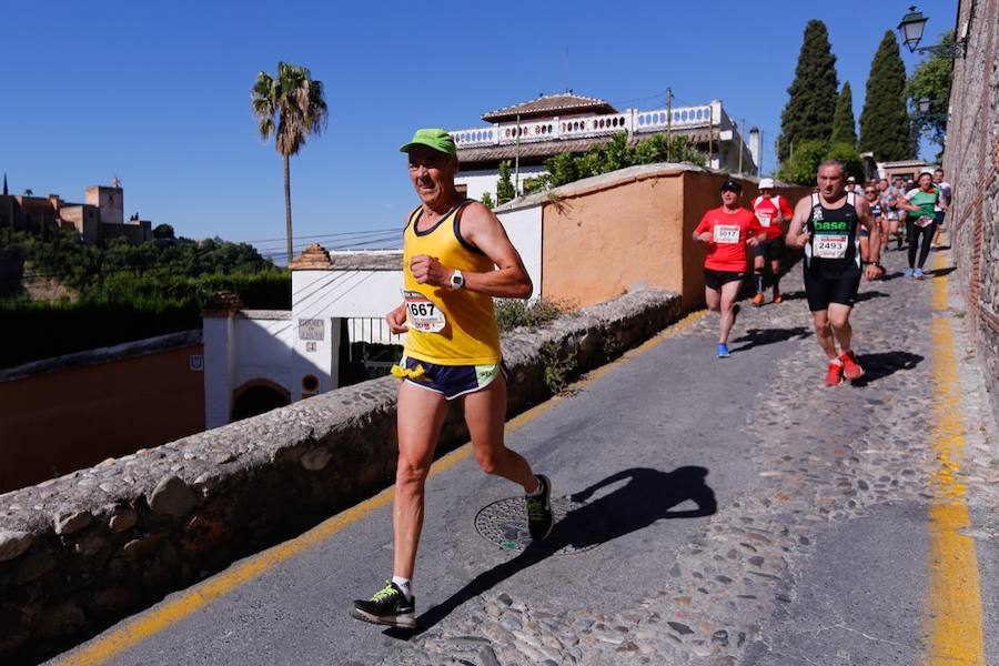 Un total de 13.1 kilómetros, dos menos que la pasada edición, y un desnivel acumulado de 207 metros de auténtica belleza por los barrios del Albaicín y el Sacromonte, dejando la Alhambra a la espalda, sin dejar de recorrer también los espacios más emblemáticos de la capital