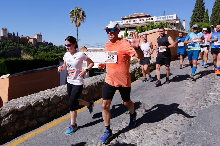 Un total de 13.1 kilómetros, dos menos que la pasada edición, y un desnivel acumulado de 207 metros de auténtica belleza por los barrios del Albaicín y el Sacromonte, dejando la Alhambra a la espalda, sin dejar de recorrer también los espacios más emblemáticos de la capital