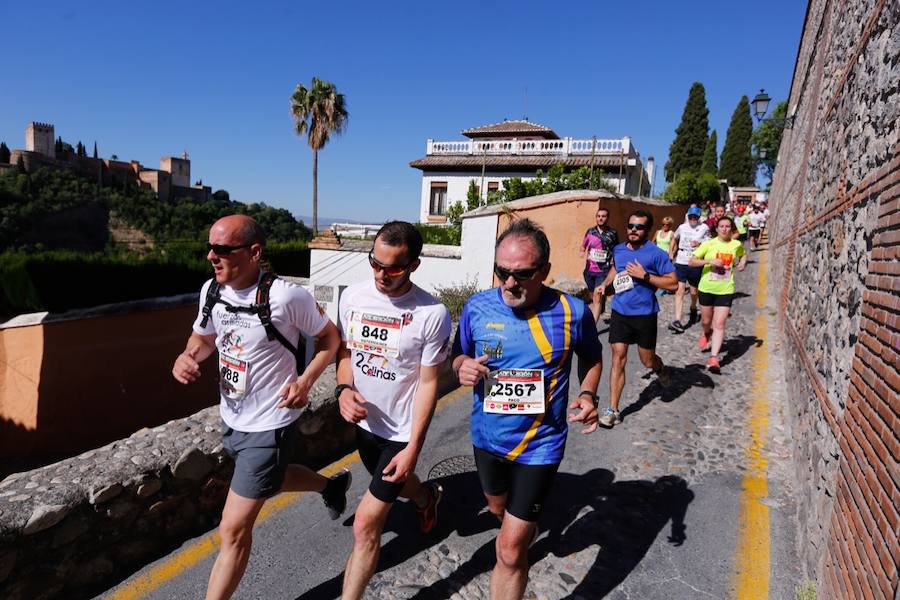 Un total de 13.1 kilómetros, dos menos que la pasada edición, y un desnivel acumulado de 207 metros de auténtica belleza por los barrios del Albaicín y el Sacromonte, dejando la Alhambra a la espalda, sin dejar de recorrer también los espacios más emblemáticos de la capital