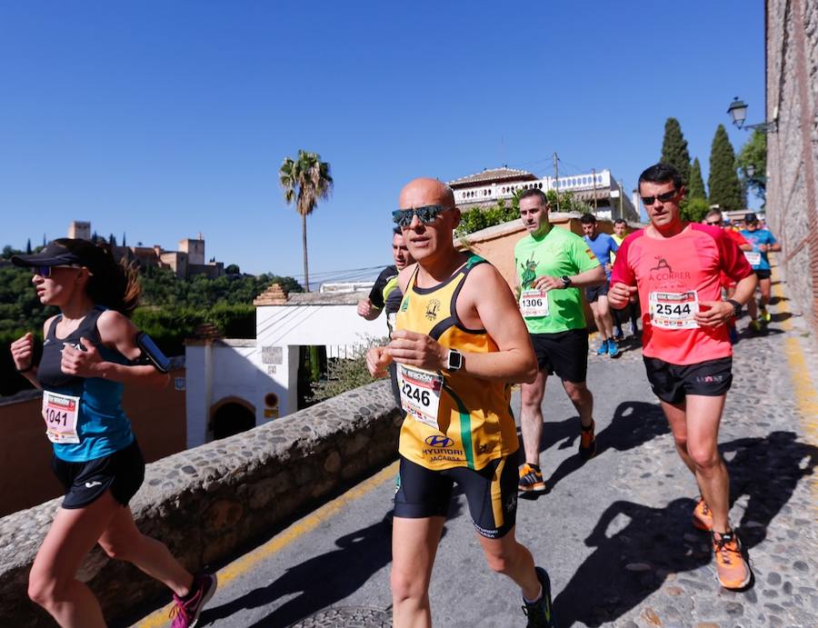 Un total de 13.1 kilómetros, dos menos que la pasada edición, y un desnivel acumulado de 207 metros de auténtica belleza por los barrios del Albaicín y el Sacromonte, dejando la Alhambra a la espalda, sin dejar de recorrer también los espacios más emblemáticos de la capital