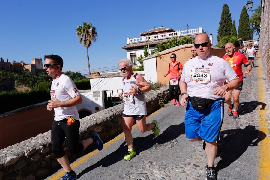 Un total de 13.1 kilómetros, dos menos que la pasada edición, y un desnivel acumulado de 207 metros de auténtica belleza por los barrios del Albaicín y el Sacromonte, dejando la Alhambra a la espalda, sin dejar de recorrer también los espacios más emblemáticos de la capital