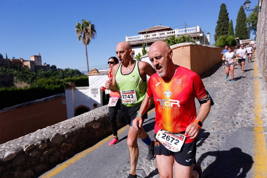 Un total de 13.1 kilómetros, dos menos que la pasada edición, y un desnivel acumulado de 207 metros de auténtica belleza por los barrios del Albaicín y el Sacromonte, dejando la Alhambra a la espalda, sin dejar de recorrer también los espacios más emblemáticos de la capital