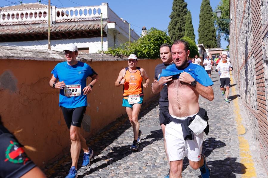 Un total de 13.1 kilómetros, dos menos que la pasada edición, y un desnivel acumulado de 207 metros de auténtica belleza por los barrios del Albaicín y el Sacromonte, dejando la Alhambra a la espalda, sin dejar de recorrer también los espacios más emblemáticos de la capital