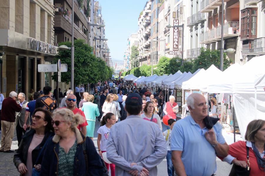 Otra jornada sin tráfico en el centro de la ciudad de Granada y con múltiples actividades para niños y mayores