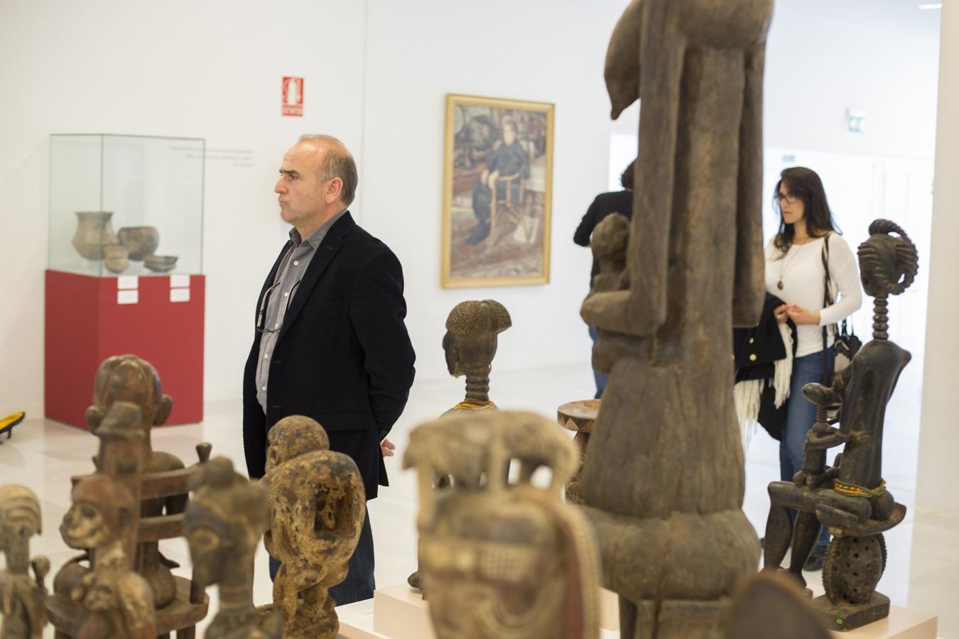 Esta mañana se ha celebrado en el Ayuntamiento el acto de donación del legado del pintor José Manuel Brazam a la ciudad de Granada. Más de 4.000 piezas donde se incluye una colección de arte africano única en España