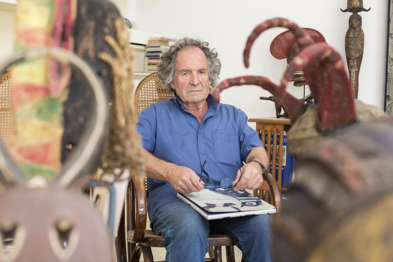 Esta mañana se ha celebrado en el Ayuntamiento el acto de donación del legado del pintor José Manuel Brazam a la ciudad de Granada. Más de 4.000 piezas donde se incluye una colección de arte africano única en España