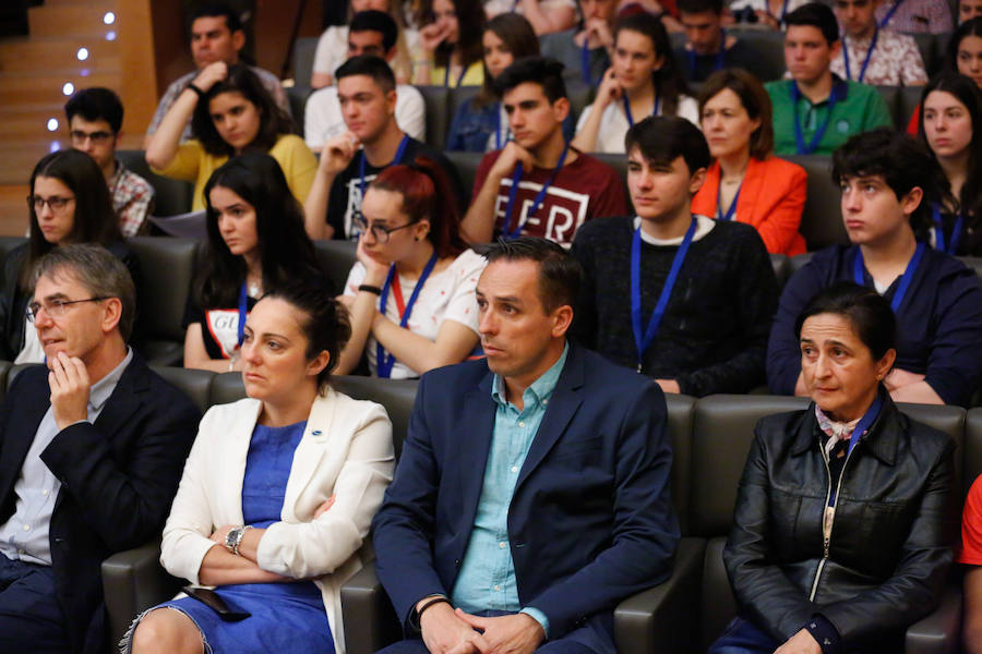 Cientos de alumnos de ESO y Bachillerato han participado en el IX Congreso del Proyecto de Iniciación a la Investigación e Innovación en Secundaria (PIIISA 2018-2019).
