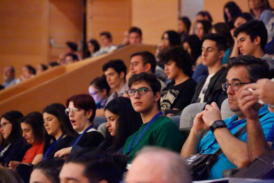 Cientos de alumnos de ESO y Bachillerato han participado en el IX Congreso del Proyecto de Iniciación a la Investigación e Innovación en Secundaria (PIIISA 2018-2019).