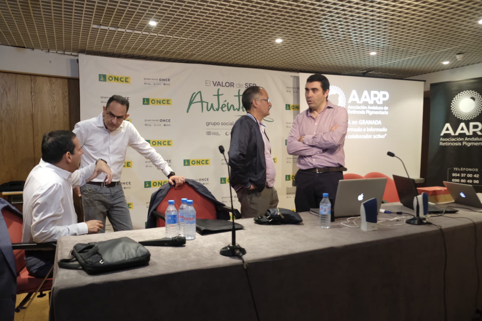 Considerada una enfermedad rara (afecta a una de cada tres mil setecientas personas), es la tercera causa de ceguera en los países desarrollados