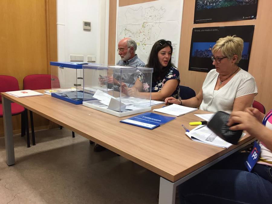 Fotos: Las imágenes de la jornada electoral en Almería