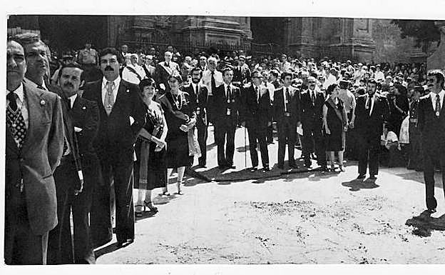 La Corporación democrática del mandato que se inició en 1979 en una de las procesiones del Corpus.