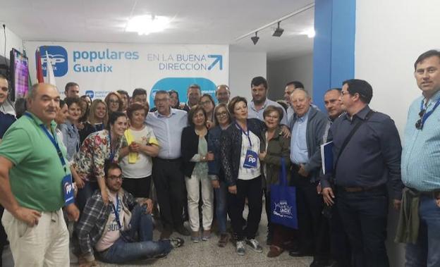 El PP celebra la victoria en la noche electoral. 