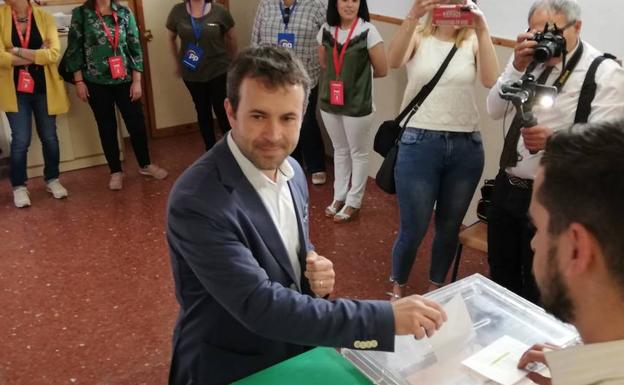 Reacción del PSOE en Jaén |  «Jaén ha ganado las elecciones, a partir de mañana empieza el cambio en esta ciudad»