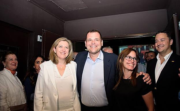 Beatriz Sánchez, Onofre Miralles y Mónica del Carmen Rodríguez, los tres candidatos electos de Vox.