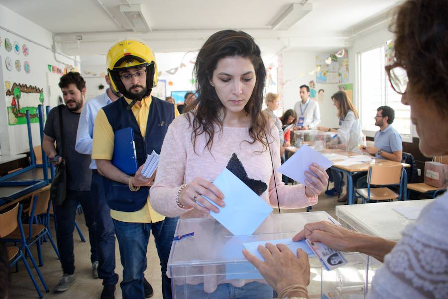 Votaciones en el colegio Alcazaba de la capital.